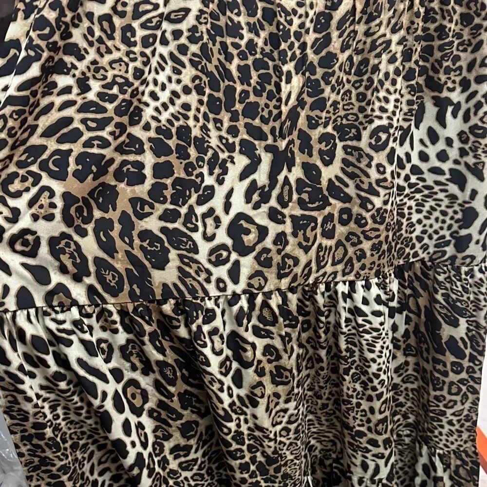 Chic Leopard Print Maxi Dress - Picture 4 of 4
